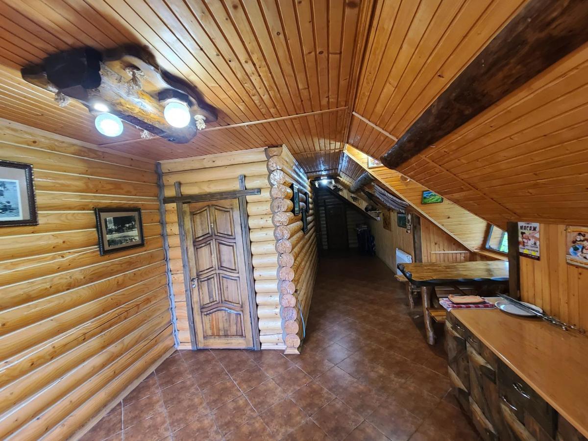 Гуцульська Хата Hotel Yaremche Exterior photo
