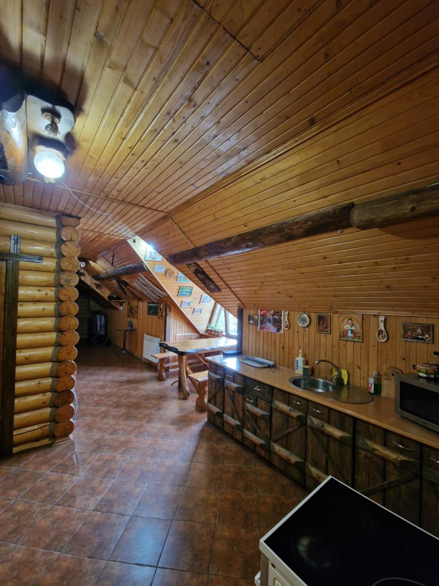 Гуцульська Хата Hotel Yaremche Exterior photo