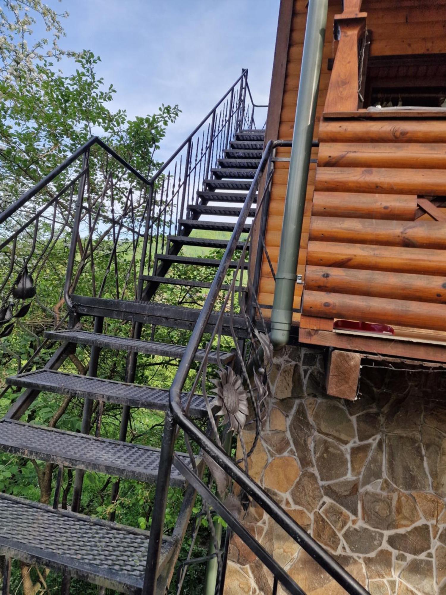 Гуцульська Хата Hotel Yaremche Exterior photo