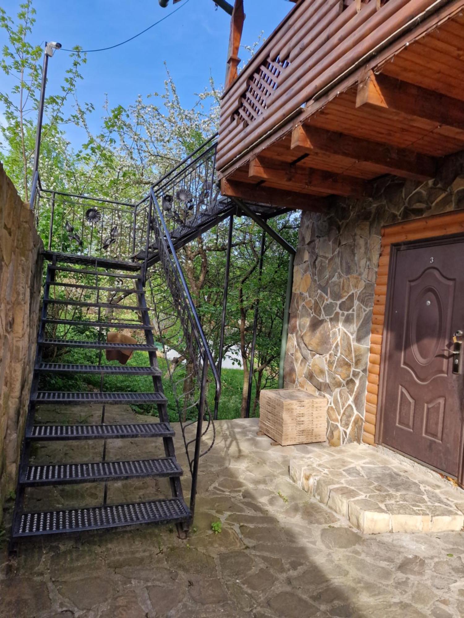 Гуцульська Хата Hotel Yaremche Exterior photo