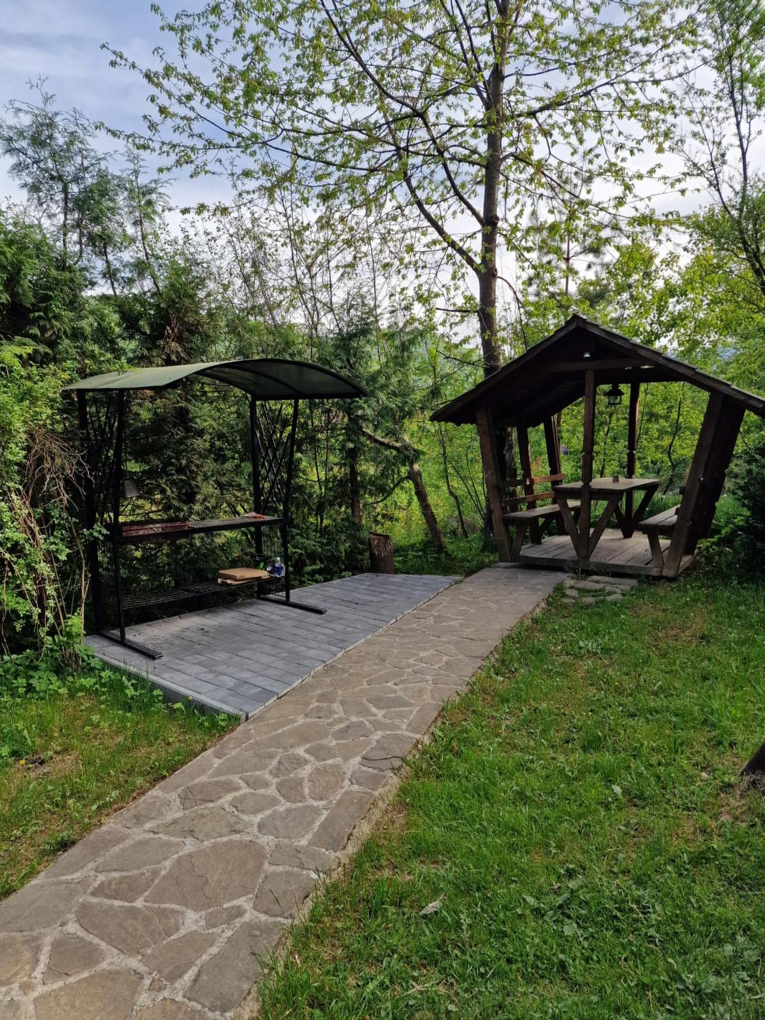Гуцульська Хата Hotel Yaremche Exterior photo